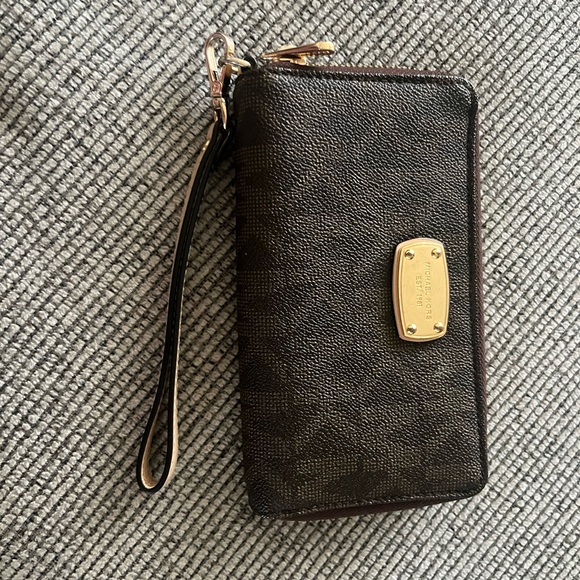 Brown Micheal Kors Wristlet Wallet with Gold Accents - Picture 1 of 10